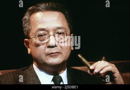 Jacques Vergès am Set der Fernsehsendung 'Libre et Change', die von Michel Polac präsentiert und am M6 zur Veröffentlichung seines Buches 'Beauté du Crime' ausgestrahlt wurde. 1988 Stockfoto