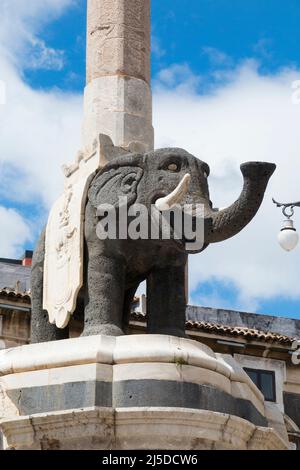 Elefantenstatue in Catania, Sizilien. Italien. Das Symbol der Stadt: Eine Elefantenskulptur, die im lokalen Dialekt als „Liotru“ (wahrscheinlich aus „Eliodoro“) bekannt ist (129) Stockfoto