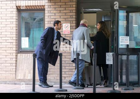 Der Tennisspieler Boris Becker tritt mit seiner Freundin Lilian de Carvalho Monteiro am Southwark Crown Court auf. Gerichtsverfahren wegen seiner Konkursverwalter Stockfoto