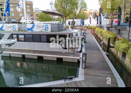 London Luxury afloat, St. Katharine Docks London Großbritannien Stockfoto