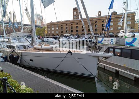 London Luxury afloat, St. Katharine Docks London Großbritannien Stockfoto