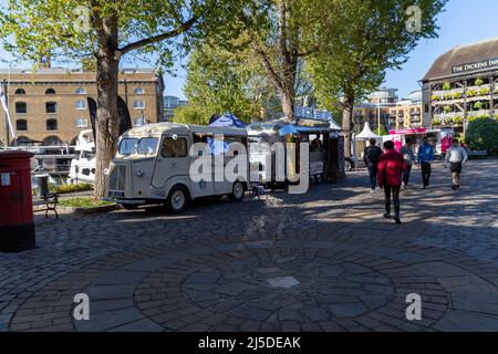 London Luxury afloat, St. Katharine Docks London Großbritannien Stockfoto