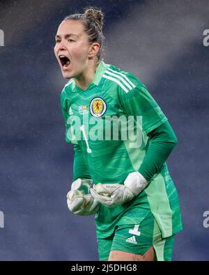 Der schottische Torhüter Lee Alexander beim Qualifikationsspiel der FIFA-Weltmeisterschaft der Frauen im Hampden Park, Glasgow. Bilddatum: Dienstag, 12. April 2022. Stockfoto