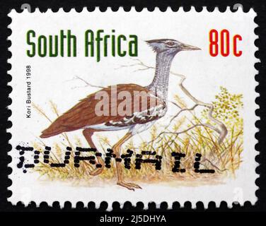 SÜDAFRIKA - UM 1998: Eine in Südafrika gedruckte Briefmarke zeigt Kori Bustard, Ardeotis Kori, Bird, um 1998 Stockfoto