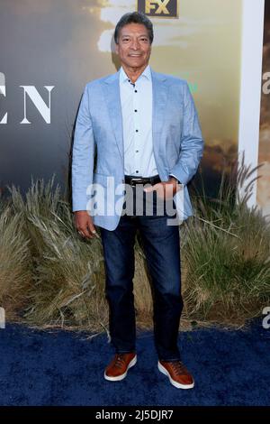 Los Angeles, USA. 20. April 2022. Gil Birmingham bei der FX's Under the Banner of Heaven TV-Serie Premiere im Hollywood Athletic Club am 20. April 2022 in Los Angeles, CA (Foto von Katrina Jordan/Sipa USA) Credit: SIPA USA/Alamy Live News Stockfoto