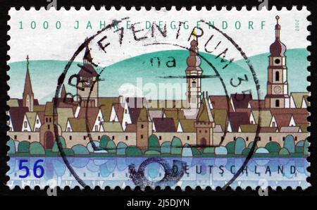 DEUTSCHLAND - UM 2002: Eine in Deutschland gedruckte Briefmarke zeigt Ansicht von Deggendorf, Stadt in Bayern, 1000.. Jahrestag, um 2002 Stockfoto