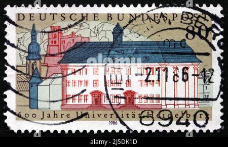 DEUTSCHLAND - UM 1986: Eine in Deutschland gedruckte Briefmarke zeigt die Universität Heidelberg, 600. Jahre, um 1986 Stockfoto