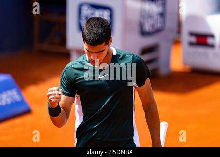 Barcelona, Spanien. 22. April 2022. Carlos Alcaraz aus Spanien in Aktion während der Barcelona Open Banc Sabadell im Real Club de Tenis Barcelona am 22. April 2022 in Barcelona, Spanien. Foto: Siu Wu. Kredit: dpa/Alamy Live Nachrichten Stockfoto