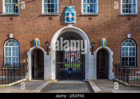 Das Goodenough College ist eine Postgraduiertenresidenz und Bildungsstätte am Meckenburgh Square in Bloomsbury, London. Gegründet 1930. Stockfoto