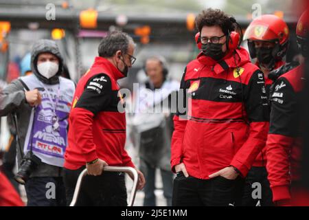 Imola, Italien. 22. April 2022. 22.. April 2022, Imola, Emilia Romagna, Italien. F1 großer Preis von Italien, Freie Trainingseinheiten: Mattia Binotto Credit: Action Plus Sports Images/Alamy Live News Stockfoto