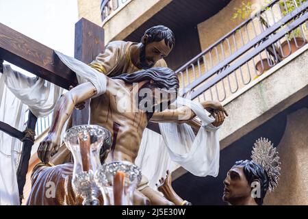 Detail des Antlitz Jesu Christi auf dem Thron oder der Plattform des Descendimiento (Abstieg) in Prozession durch die engen Gassen der Stadt. Stockfoto