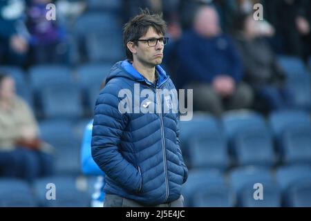Leeds, Großbritannien. 22. April 2022. Headingley Stadium, Leeds, West Yorkshire, 22.. April 2022. Betfred Super League Leeds Rhinos vs Toulouse Olympique Sylvain Houles (Cheftrainer) von Toulouse Olympique Credit: Touchlinepics/Alamy Live News Stockfoto