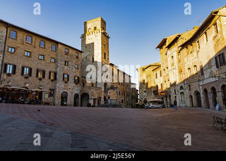 Zisternplatz in San Gimignano, dem „toskanischen Manhattan“ Stockfoto