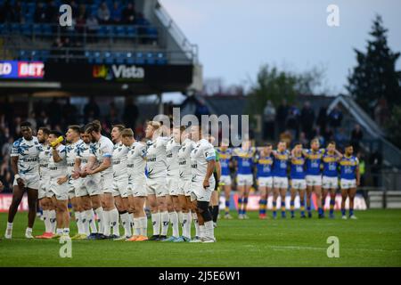 Leeds, Großbritannien. 22. April 2022. Leeds, England - 22.. April 2022 - Verwirrung, da sich die Spieler vor dem Anpfiff anstellen. Rugby League Betfred Super League Round 10 Leeds Rhinos vs Toulouse Olympique at Headingley Stadium, Leeds, UK Dean Williams Credit: Dean Williams/Alamy Live News Stockfoto