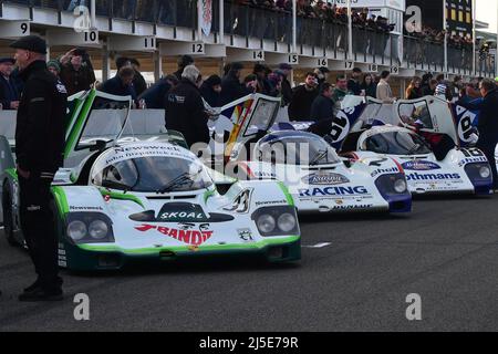 Für einen Le Mans-Style-Start in Goodwood ins Rennen gestartet 1982 ging der Porsche 956 und 962 an den Start, um die 24 Stunden von Le Mans Seven ti zu gewinnen Stockfoto