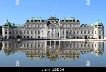 Wien, W, Österreich - 28. August 2014: Schloss Oberes Belvedere und der See Stockfoto