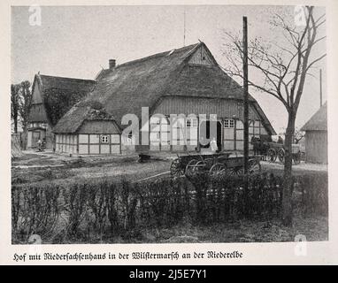 Traditionelles deutsches Bauernhaus, Vintage-Foto, 1930s Rural Deutschland Niederelbe , Architektur Stockfoto