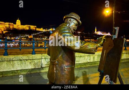 Die Statue des berühmten ungarischen Malers Ignac Roskovics, befindet sich am Belgrader Kai, Pest Bezirk, Budapest, Ungarn Stockfoto