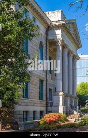 Das alte Gerichtsgebäude auf dem Platz (DeKalb County Court House), das jetzt das DeKalb History Center & Museum in der Innenstadt von Decatur, Georgia, beherbergt. (USA) Stockfoto