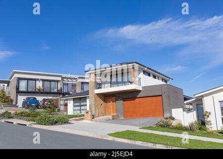 Canberra, neue australische Häuser, erbaut im neuen Vorort von Denman Prospect in Canberra, ACT, Australien Stockfoto