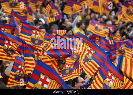 Barcelona, Spanien. 22. April 2022. BARCELINA, SPANIEN - 22. APRIL: Fans des FC Barcelona während des UEFA Women's Champions League-Spiels zwischen dem FC Barcelona und Wolfsburg im Camp Nou am 22. April 2022 in Barcelona, Spanien. (Bildnachweis: © Sara Aribo/PX Imagens via ZUMA Press Wire) Bildnachweis: ZUMA Press, Inc./Alamy Live News Bildnachweis: ZUMA Press, Inc./Alamy Live News Stockfoto