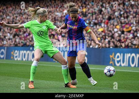 Barcelona, Spanien. 22. April 2022. BARCELINA, SPANIEN - 22. APRIL: Alexia Putellas vom FC Barcelona kontrolliert den Ball während des UEFA Women's Champions League-Spiels zwischen dem FC Barcelona und Wolfsburg im Camp Nou am 22. April 2022 in Barcelona, Spanien. (Bildnachweis: © Sara Aribo/PX Imagens via ZUMA Press Wire) Bildnachweis: ZUMA Press, Inc./Alamy Live News Bildnachweis: ZUMA Press, Inc./Alamy Live News Stockfoto