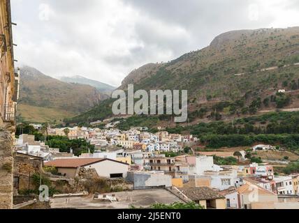 Hochwinkel Sehenswürdigkeiten der Stadt in Castellammare del Golfo, Provinz Trapani, Sizilien, Italien. Stockfoto