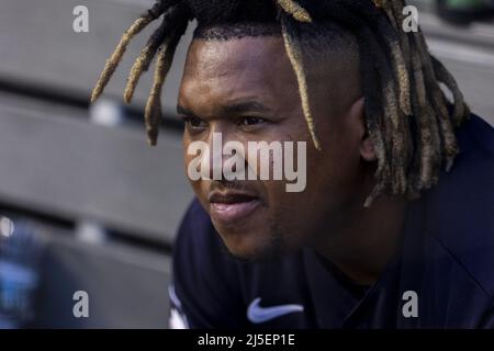 Bronx, USA. 22. April 2022. Der Cleveland Guardians Jose Ramirez sitzt im Dugout beim ersten Inning gegen die New York Yankees am Freitag, den 22. April 2022 in New York City. Foto von Corey Sipkin/UPI Credit: UPI/Alamy Live News Stockfoto