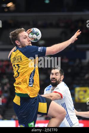 Albin Lagergren (Schweden) gegen Frankreich. EHF Euro 2022. Halbfinale Stockfoto