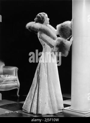 MYRNA LOY 1934 Full Length Fashion Portrait Werbung für Metro Goldwyn Mayer Stockfoto