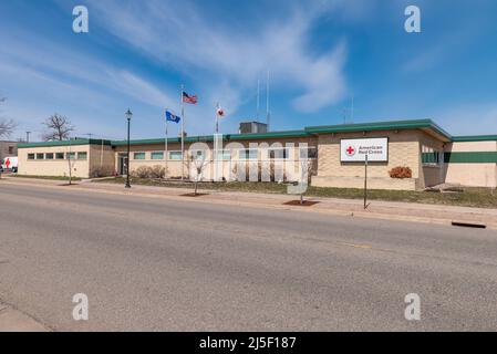 SAINT CLOUD, MINNESOTA - 19. Februar 2022: Das Gebäude des amerikanischen Roten Kreuzes, das sich in der 1301 W St Germain Street befindet, wird fotografiert. Stockfoto