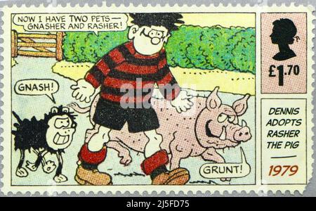 Foto einer britischen Briefmarke mit dem Strip-Cartoon Dennis the Menace anlässlich des 70.-jährigen Jubiläums 2021 mit einer Illustration von 1979 Stockfoto