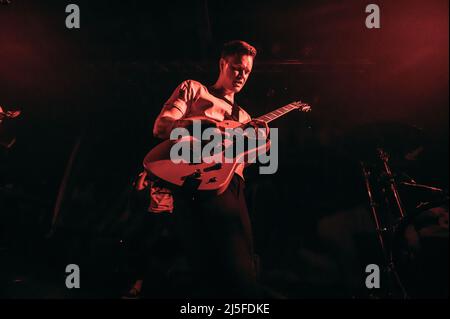 Kopenhagen, Dänemark. 22. April 2022. Die norwegische Punkrock-Band Honningbarna spielt ein Live-Konzert im Pumpehuset in Kopenhagen. (Foto: Gonzales Photo/Alamy Live News Stockfoto