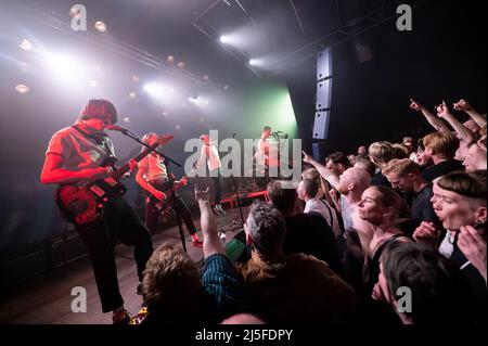 Kopenhagen, Dänemark. 22. April 2022. Die norwegische Punkrock-Band Honningbarna spielt ein Live-Konzert im Pumpehuset in Kopenhagen. (Foto: Gonzales Photo/Alamy Live News Stockfoto