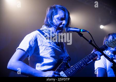 Kopenhagen, Dänemark. 22. April 2022. Die norwegische Punkrock-Band Honningbarna spielt ein Live-Konzert im Pumpehuset in Kopenhagen. (Foto: Gonzales Photo/Alamy Live News Stockfoto