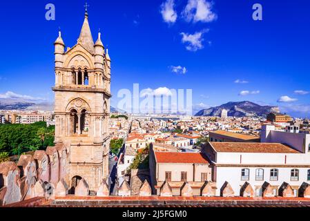 Palermo, Italien - die mittelalterliche normannische Kathedrale, Weltkulturerbe von Sizilien, Skyline der Stadt. Stockfoto