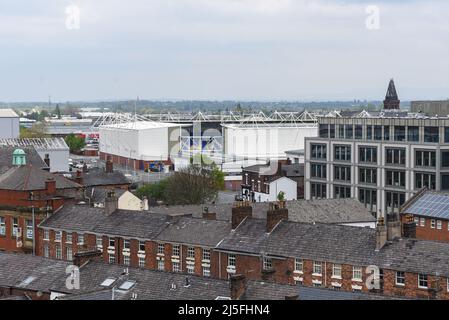 Warrington, Großbritannien. 23. April 2022. Ein allgemeiner Blick auf das Halliwell Jones Stadium, die Heimat von Warrington Wolves vor ihrem Betfred Super League Spiel gegen Huddersfield Giants in Warrington, Vereinigtes Königreich am 4/23/2022. (Foto von Simon Whitehead/News Images/Sipa USA) Quelle: SIPA USA/Alamy Live News Stockfoto