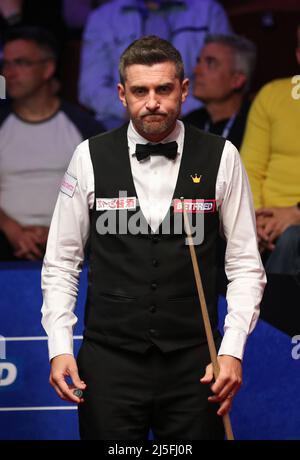 Mark Selby während des achten Tages der Betfred Snooker-Weltmeisterschaft im Crucible, Sheffield. Bilddatum: Samstag, 23. April 2022. Stockfoto