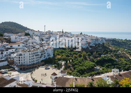 Frigiliana. Panoramablick auf dieses schöne Dorf in Malaga, Andalusien, Spanien Stockfoto