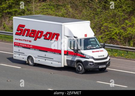 Snap-on, Snapon Hand, Power & Specialty Tools 2019 Iveco Daily Commercial Business van, 2998cc Diesel Truck; Fahren auf dem Motoway M61, Großbritannien Stockfoto