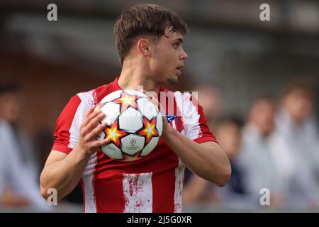 Nyon, Schweiz, 22.. April 2022. Sergio Diez Roldan von Atletico Madrid während des Spiels der UEFA Youth League im Colovray Sports Center, Nyon. Bildnachweis sollte lauten: Jonathan Moscrop / Sportimage Kredit: Sportimage/Alamy Live News Stockfoto