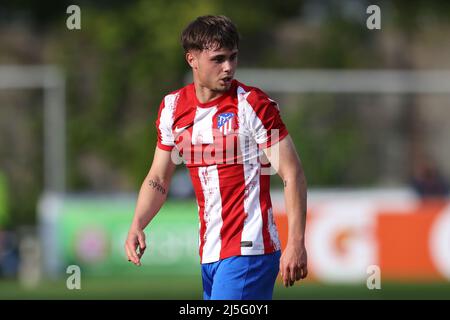 Nyon, Schweiz, 22.. April 2022. Sergio Diez Roldan von Atletico Madrid schaut während des UEFA-Jugendliga-Spiels im Colovray Sports Center, Nyon, auf. Bildnachweis sollte lauten: Jonathan Moscrop / Sportimage Kredit: Sportimage/Alamy Live News Stockfoto