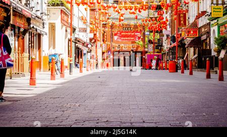 london, Großbritannien, 14. Mai 2020: Chinatown während der Pandemie mit leeren Straßen Stockfoto
