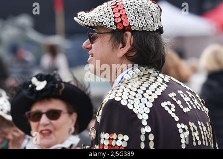 Trafalgar Square, London, Großbritannien. 23. April 2022. St. George's Day am Trafalgar Square. Kredit: Matthew Chattle/Alamy Live Nachrichten Stockfoto