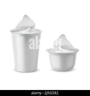 Vector 3D realistische Kunststoffverpackungen mit Joghurt. Milchsauercreme mit Foliendeckel, Deckel. Modellbildung von landwirtschaftlichen Produkten auf weißem Hintergrund isoliert. Elemente f Stock Vektor