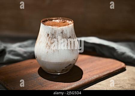 Iced Coffee Vanilla Latte mit Milch foam.selective Fokus Stockfoto
