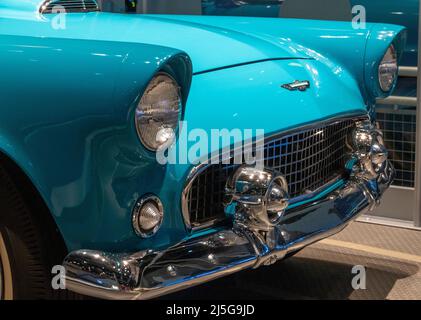 Detail der Vorderseite, 1956 Ford Thunderbird, Legacy Gallery, Ford Rouge Factory Tour, Dearborn, Michigan, USA Stockfoto