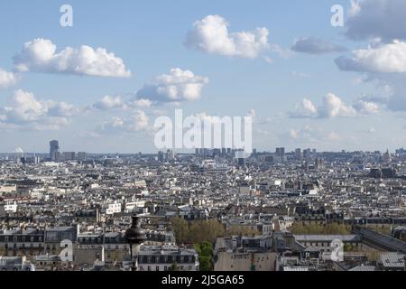 Paris, Frankreich: Luftaufnahme der Skyline von Montmartre, einem großen Hügel im 18. Arrondissement von Paris, dem höchsten Punkt der Stadt Stockfoto