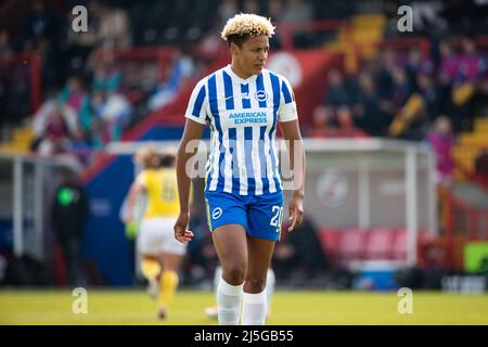 Crawley, Großbritannien. 23. April 2022. Victoria Williams (20 Brighton) während des Barclays FA Womens Super League-Spiels zwischen Brighton und Hove Albion und Birmingham im People's Pension Stadium in Crawley, England. Liam Asman/SPP Credit: SPP Sport Press Photo. /Alamy Live News Stockfoto