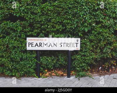London, UK-29.09.21: Schild Pearman Street, London Borough of Lambeth, London, UK